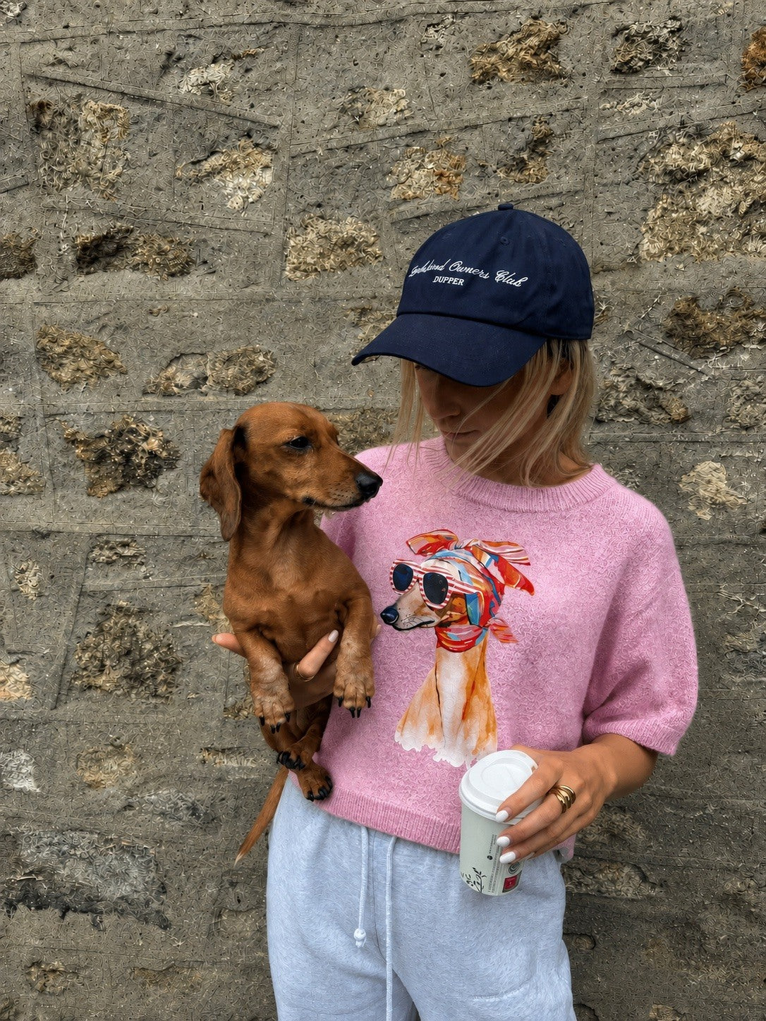 Pull maille rose imprimé chien - porté 2